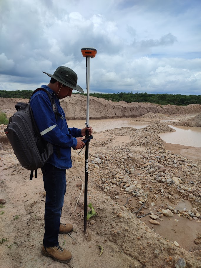 Levantamiento de datos con equipo GNSS en campo